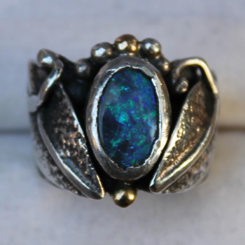 Interesting opal ring - Fine Jewelry