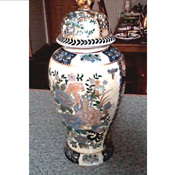 Chinese copy (Zhi Zao mark) "Satsuma " Style Vase / Blue an Gold Raised Enamel / Circa 1970-2000 - Pottery